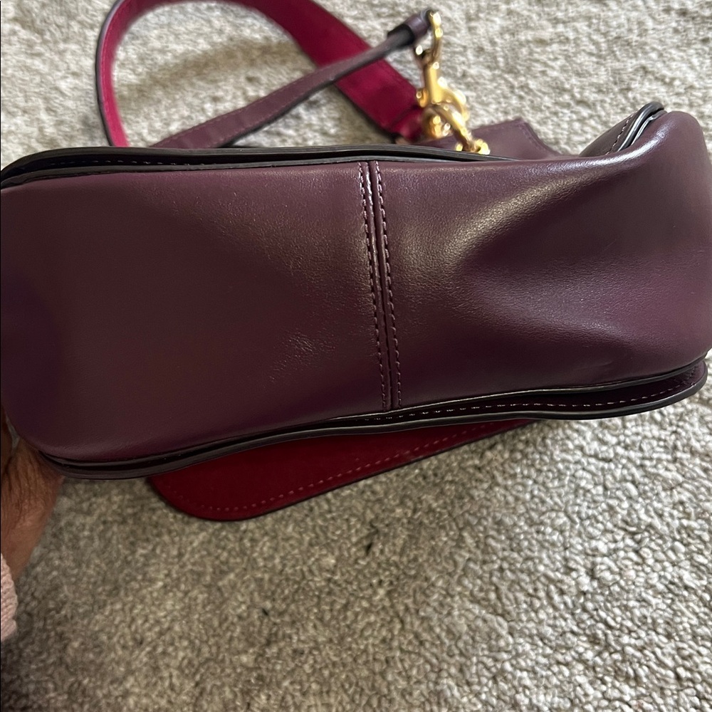 Coach Burgundy Leather Turnlock Shoulder Bag Gold HW Crossbody Pink Accent - Picture 7 of 11